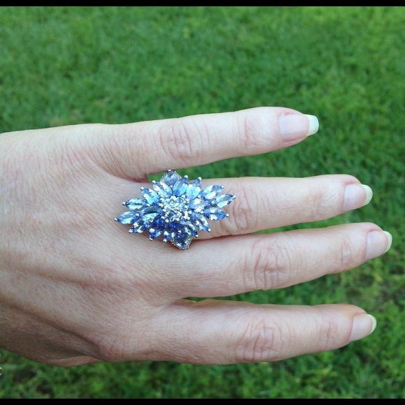 Genuine Tanzanite & Zircon Ring 7.29 Cts - Picture 4 of 7